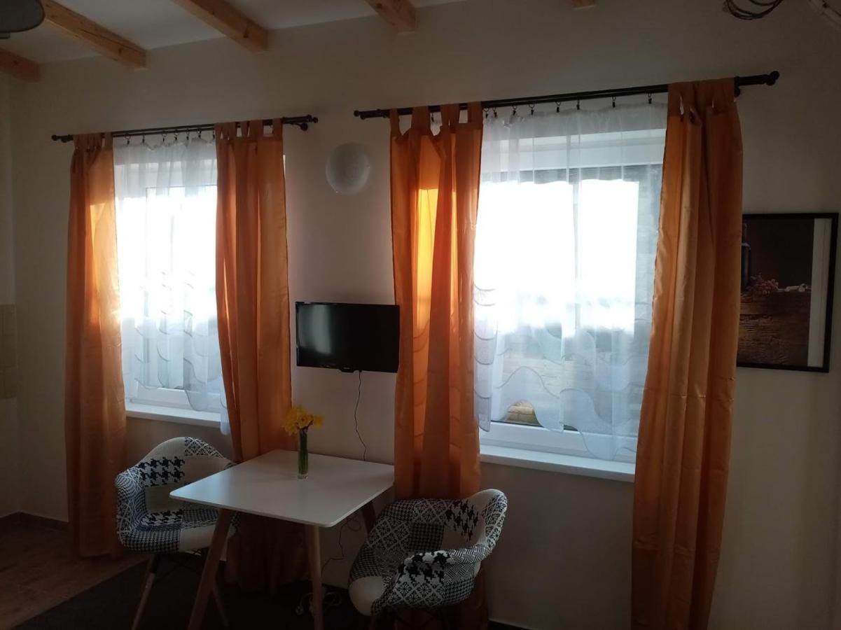 Penzion Alenka Valtice Exteriör bild