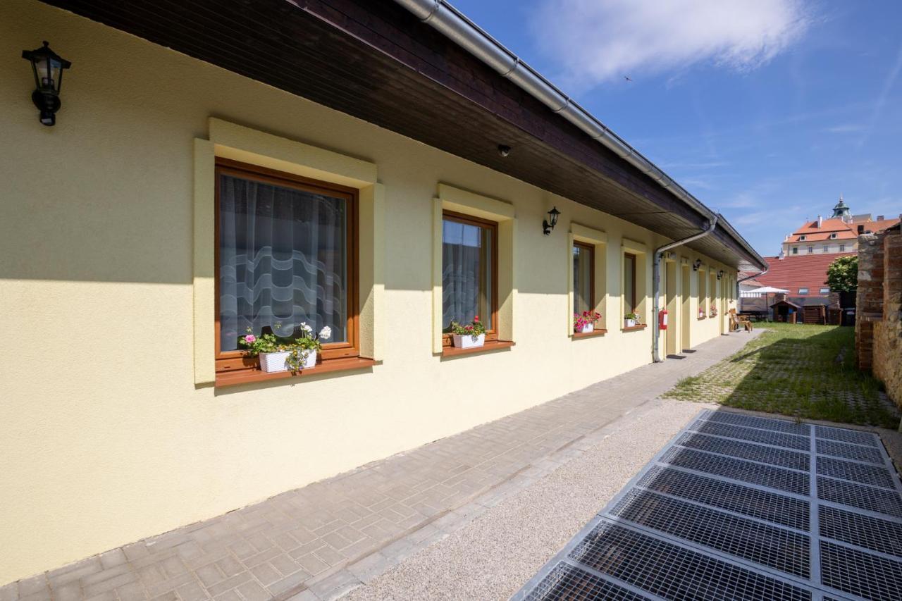 Penzion Alenka Valtice Exteriör bild