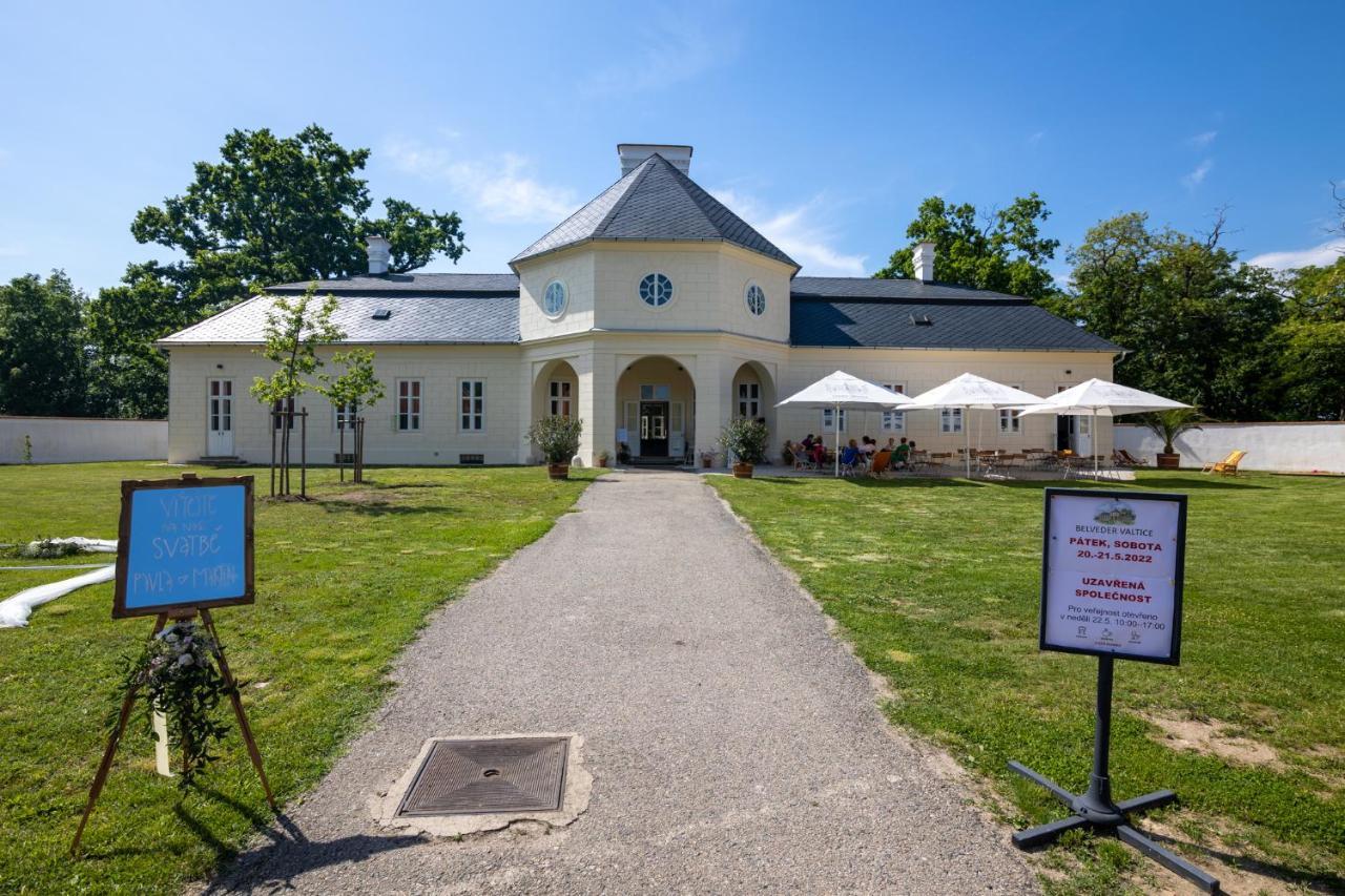 Penzion Alenka Valtice Exteriör bild