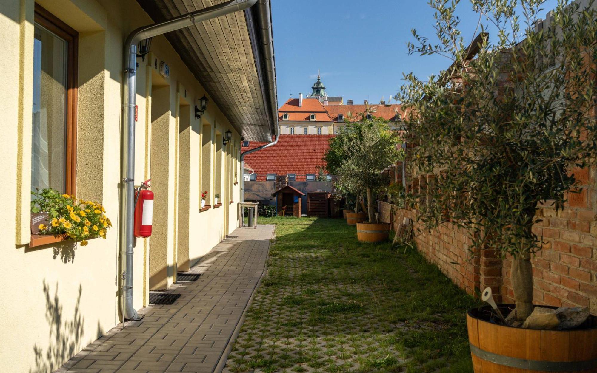 Penzion Alenka Valtice Exteriör bild